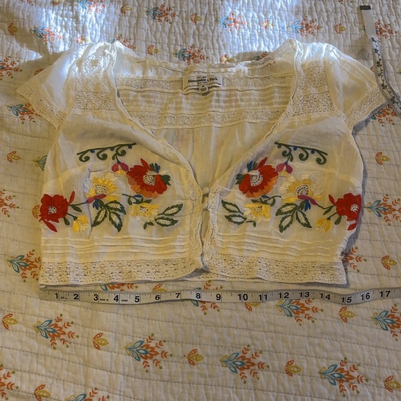 Abercrombie & Fitch White Floral Embroidered Crop Top - Picture 8 of 11